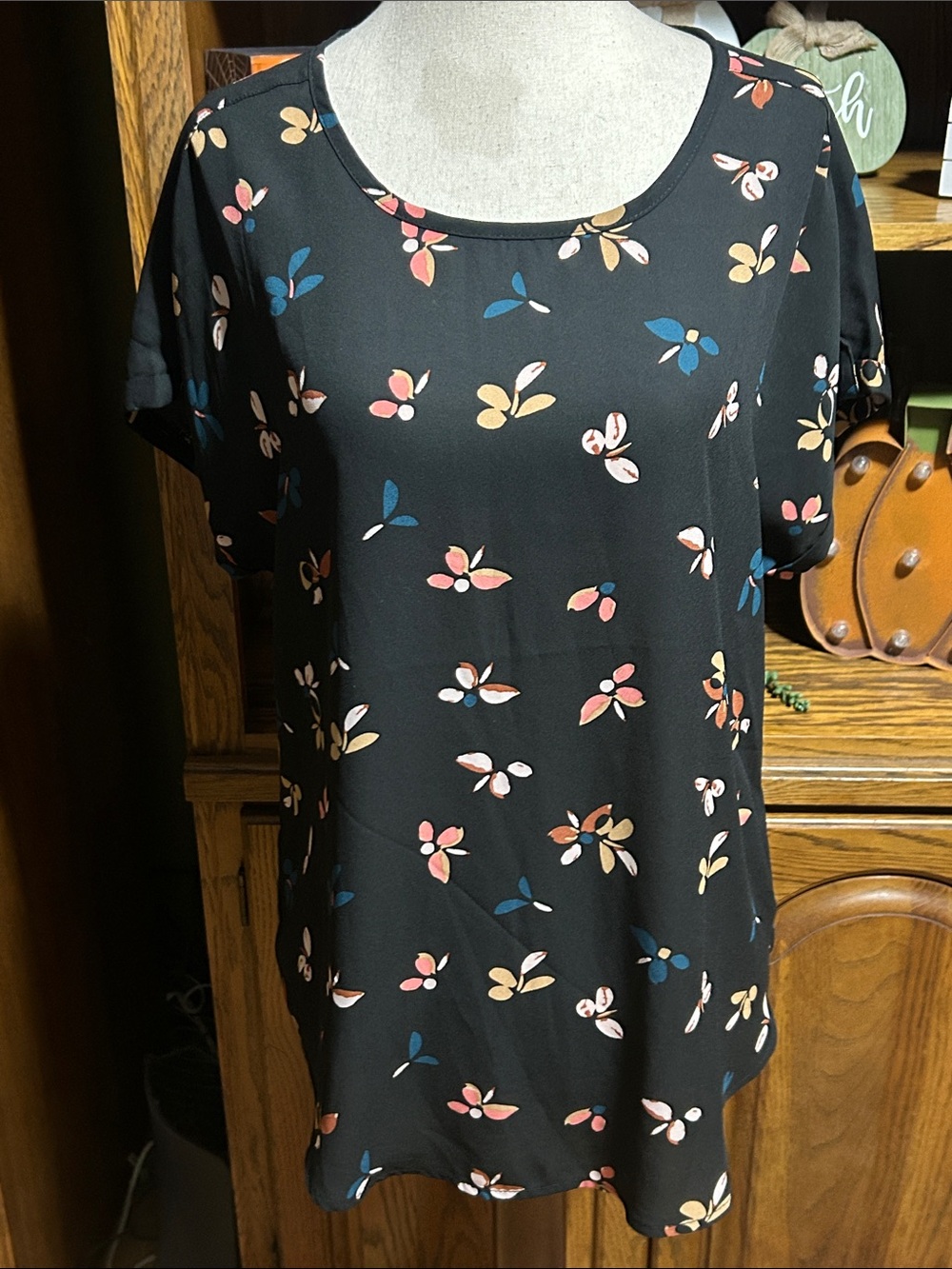 Maurices Black Scoop Neck Top with Multicolor Petal Print Size XS